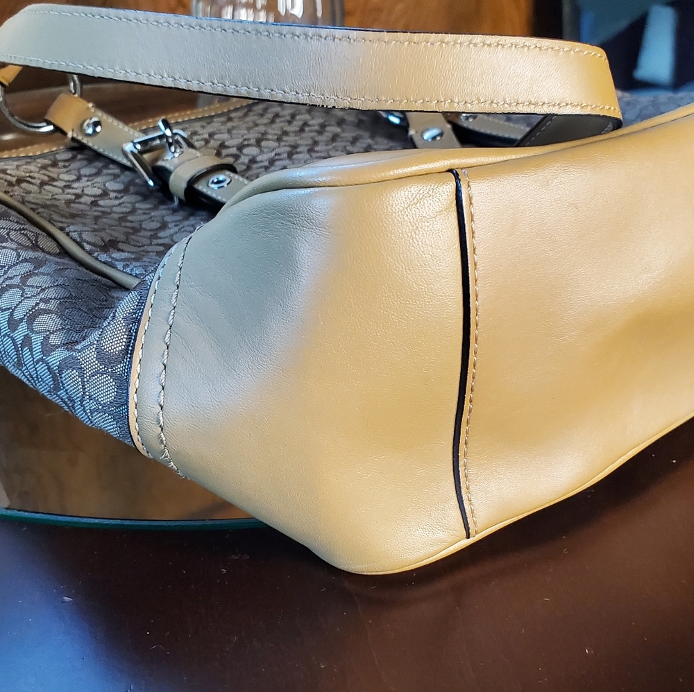 Coach Tote - Picture 13 of 15